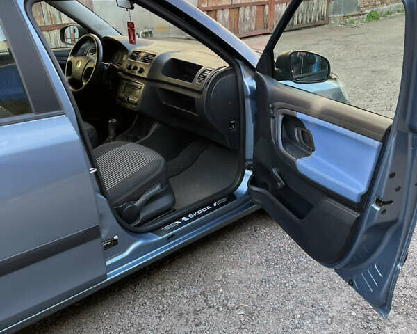 Синій Шкода Фабія, об'ємом двигуна 1.39 л та пробігом 210 тис. км за 3900 $, фото 9 на Automoto.ua
