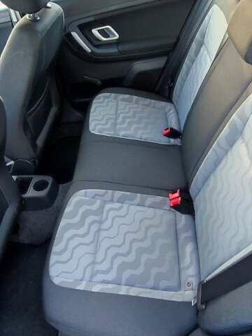 Синий Шкода Фабия, объемом двигателя 1.4 л и пробегом 245 тыс. км за 5600 $, фото 8 на Automoto.ua