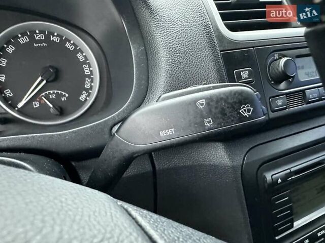 Синий Шкода Фабия, объемом двигателя 1.4 л и пробегом 245 тыс. км за 6299 $, фото 56 на Automoto.ua