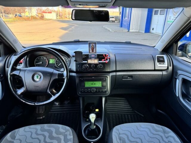 Синій Шкода Фабія, об'ємом двигуна 1.4 л та пробігом 291 тис. км за 4700 $, фото 4 на Automoto.ua