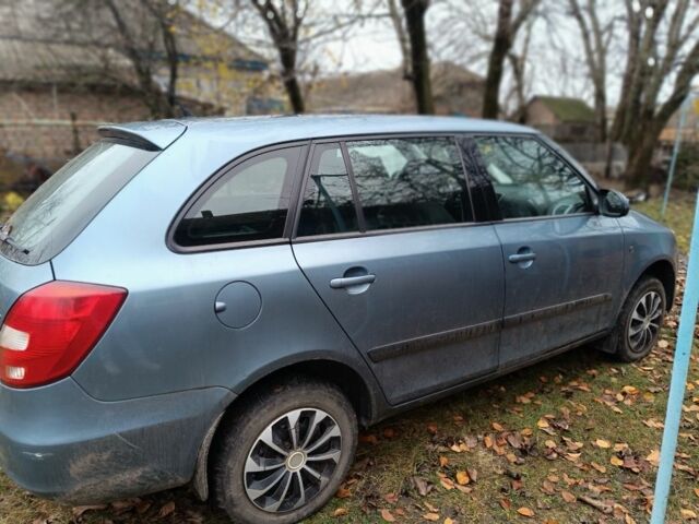 Синий Шкода Фабия, объемом двигателя 1.4 л и пробегом 243 тыс. км за 3800 $, фото 2 на Automoto.ua