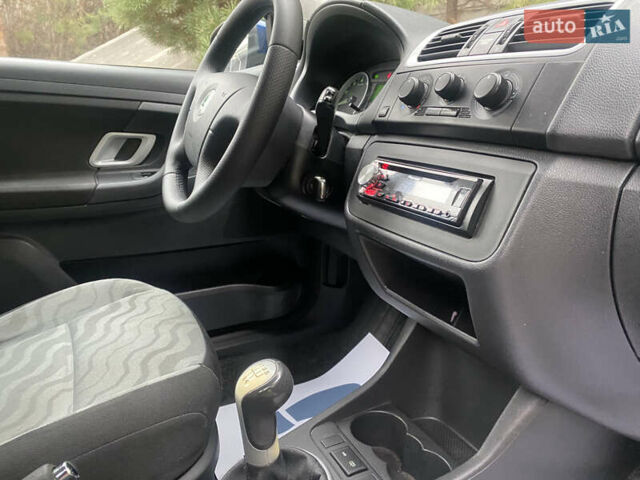 Синій Шкода Фабія, об'ємом двигуна 1.39 л та пробігом 183 тис. км за 5100 $, фото 26 на Automoto.ua