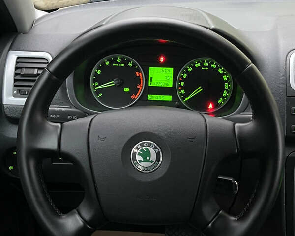 Синий Шкода Фабия, объемом двигателя 1.6 л и пробегом 229 тыс. км за 7200 $, фото 13 на Automoto.ua