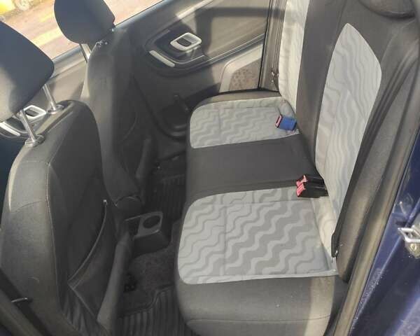 Синий Шкода Фабия, объемом двигателя 1.4 л и пробегом 219 тыс. км за 4449 $, фото 6 на Automoto.ua