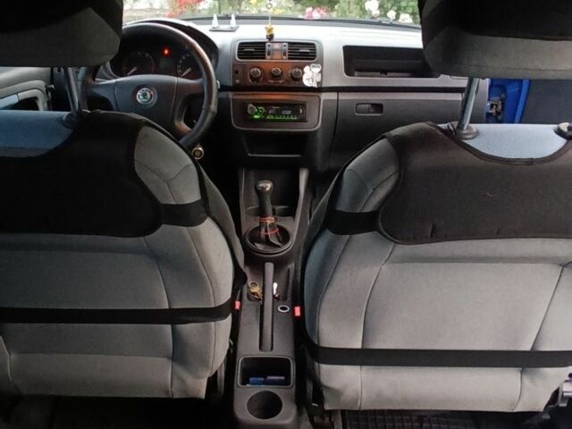 Синий Шкода Фабия, объемом двигателя 0 л и пробегом 240 тыс. км за 4199 $, фото 9 на Automoto.ua