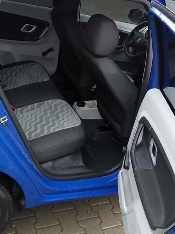 Синий Шкода Фабия, объемом двигателя 1.6 л и пробегом 268 тыс. км за 5300 $, фото 7 на Automoto.ua