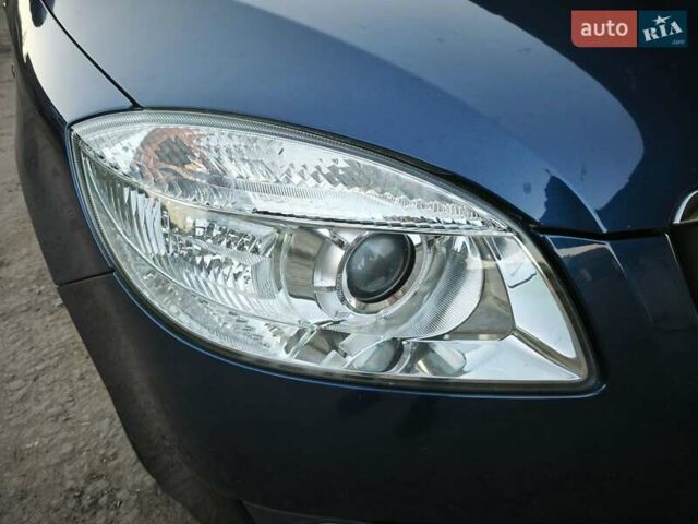 Синий Шкода Фабия, объемом двигателя 1.6 л и пробегом 243 тыс. км за 6400 $, фото 6 на Automoto.ua