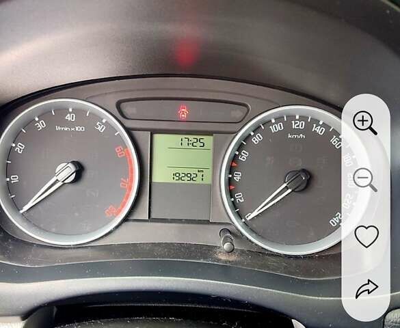Синий Шкода Фабия, объемом двигателя 1.39 л и пробегом 195 тыс. км за 5800 $, фото 5 на Automoto.ua