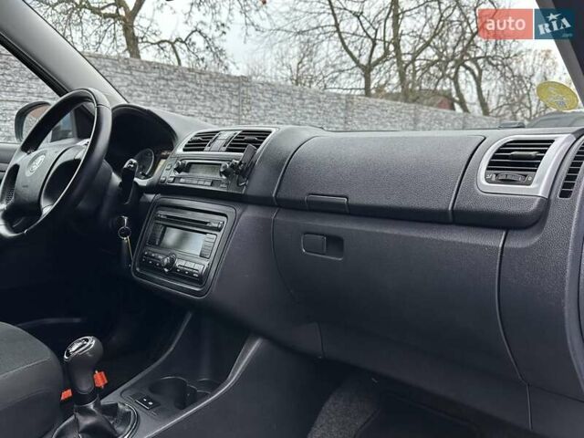 Синий Шкода Фабия, объемом двигателя 1.4 л и пробегом 245 тыс. км за 6299 $, фото 89 на Automoto.ua