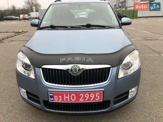 Синий Шкода Фабия, объемом двигателя 1.4 л и пробегом 200 тыс. км за 5500 $, фото 1 на Automoto.ua