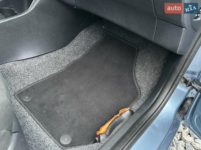 Синий Шкода Фабия, объемом двигателя 1.4 л и пробегом 245 тыс. км за 6299 $, фото 88 на Automoto.ua