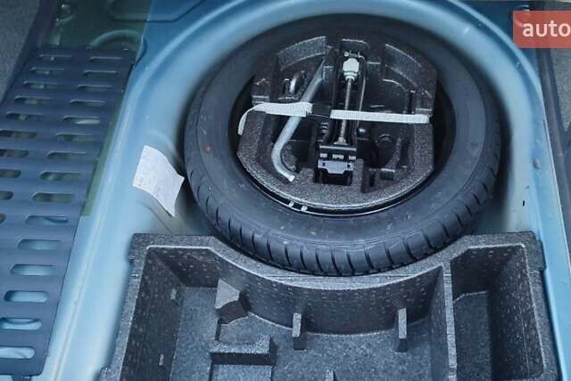 Синий Шкода Фабия, объемом двигателя 1.4 л и пробегом 245 тыс. км за 5600 $, фото 12 на Automoto.ua