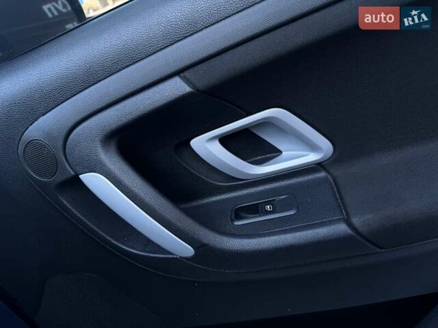 Синій Шкода Фабія, об'ємом двигуна 1.6 л та пробігом 230 тис. км за 4400 $, фото 16 на Automoto.ua