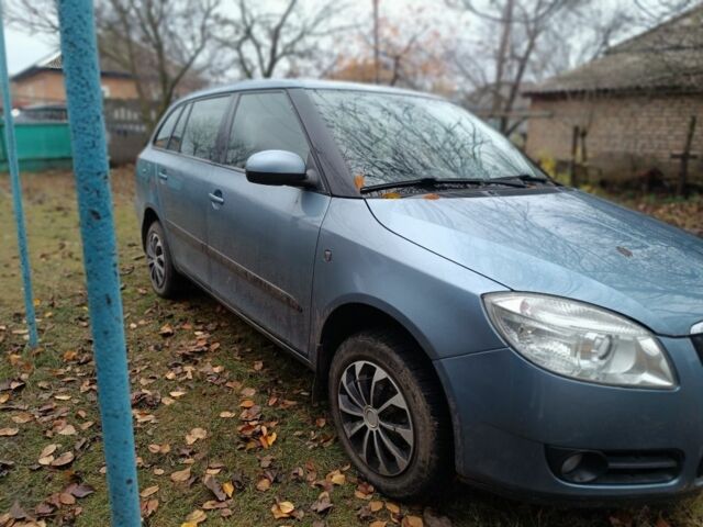 Синий Шкода Фабия, объемом двигателя 1.4 л и пробегом 243 тыс. км за 3800 $, фото 1 на Automoto.ua