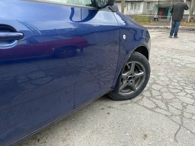 Синий Шкода Фабия, объемом двигателя 1.4 л и пробегом 247 тыс. км за 4200 $, фото 2 на Automoto.ua