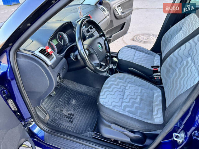 Синий Шкода Фабия, объемом двигателя 1.39 л и пробегом 291 тыс. км за 4700 $, фото 14 на Automoto.ua