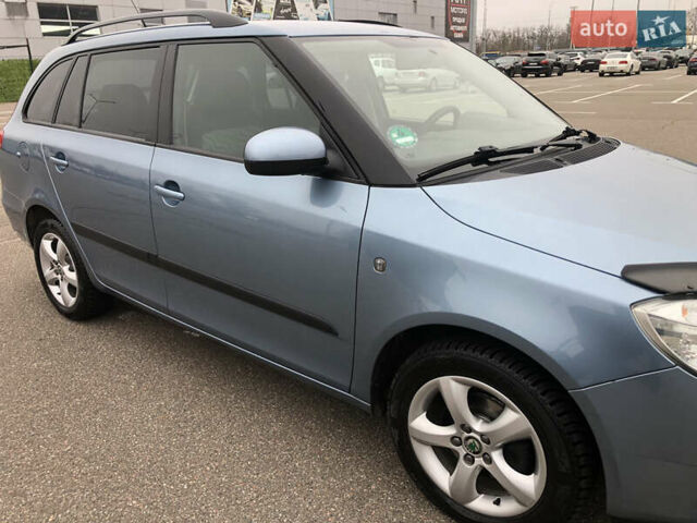 Синий Шкода Фабия, объемом двигателя 1.4 л и пробегом 200 тыс. км за 5500 $, фото 4 на Automoto.ua