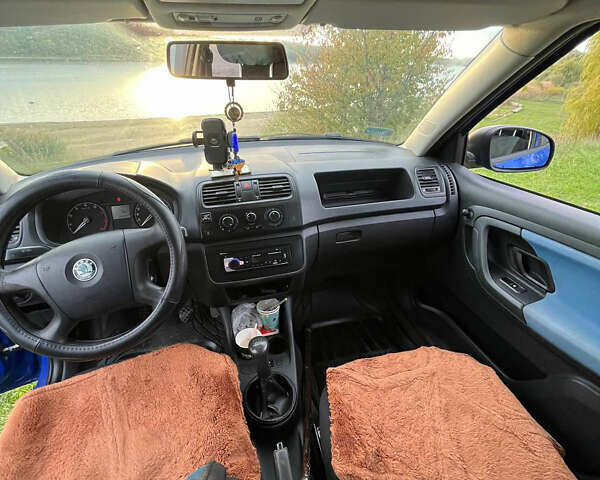 Синий Шкода Фабия, объемом двигателя 1.2 л и пробегом 270 тыс. км за 4500 $, фото 10 на Automoto.ua