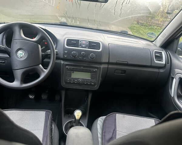 Синий Шкода Фабия, объемом двигателя 1.6 л и пробегом 205 тыс. км за 5150 $, фото 28 на Automoto.ua