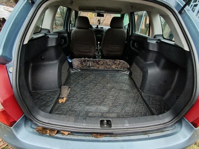 Синий Шкода Фабия, объемом двигателя 1.4 л и пробегом 243 тыс. км за 3800 $, фото 5 на Automoto.ua