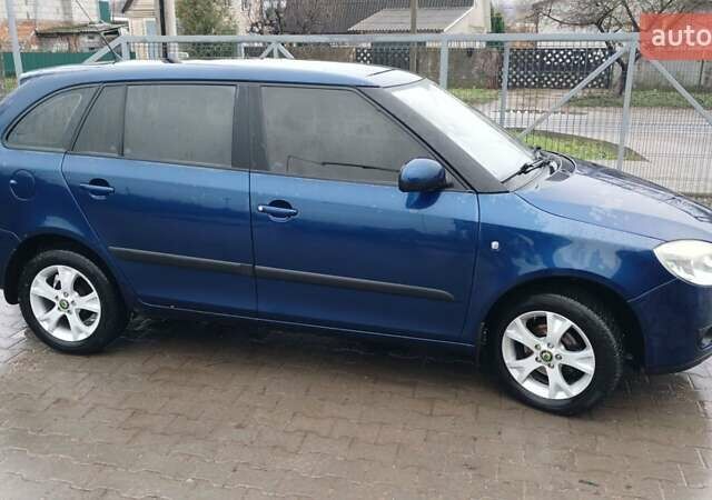 Синий Шкода Фабия, объемом двигателя 1.4 л и пробегом 182 тыс. км за 5499 $, фото 2 на Automoto.ua