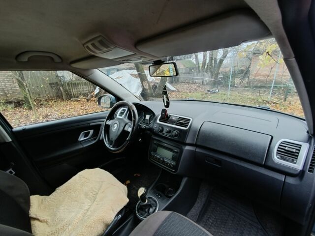 Синий Шкода Фабия, объемом двигателя 1.4 л и пробегом 243 тыс. км за 3800 $, фото 4 на Automoto.ua