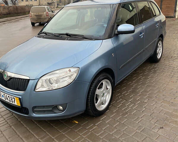 Синий Шкода Фабия, объемом двигателя 1.6 л и пробегом 230 тыс. км за 6700 $, фото 1 на Automoto.ua