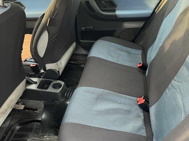 Синий Шкода Фабия, объемом двигателя 1.2 л и пробегом 250 тыс. км за 3700 $, фото 7 на Automoto.ua