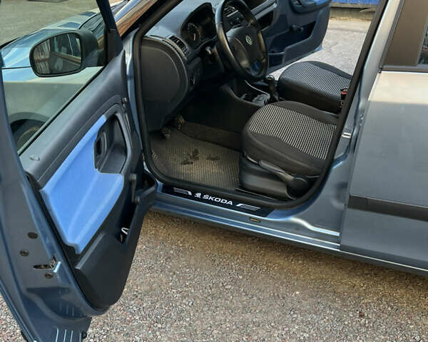 Синій Шкода Фабія, об'ємом двигуна 1.39 л та пробігом 210 тис. км за 3900 $, фото 11 на Automoto.ua