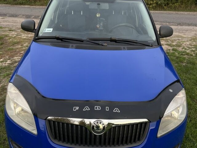 Синий Шкода Фабия, объемом двигателя 1.2 л и пробегом 250 тыс. км за 3700 $, фото 2 на Automoto.ua