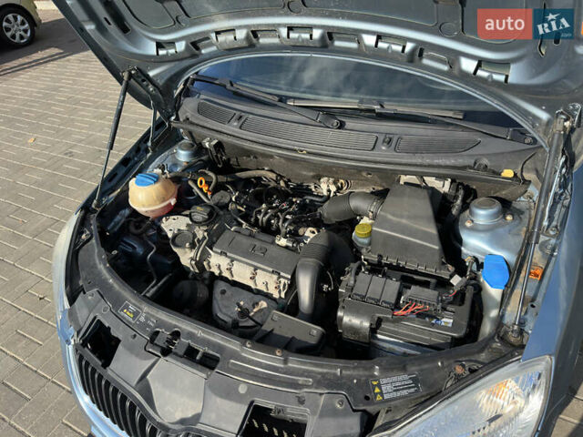 Синий Шкода Фабия, объемом двигателя 1.2 л и пробегом 265 тыс. км за 4000 $, фото 11 на Automoto.ua