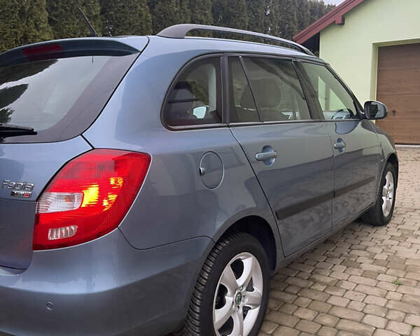 Синий Шкода Фабия, объемом двигателя 1.6 л и пробегом 229 тыс. км за 7200 $, фото 8 на Automoto.ua