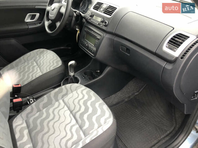 Синий Шкода Фабия, объемом двигателя 1.4 л и пробегом 200 тыс. км за 5500 $, фото 23 на Automoto.ua