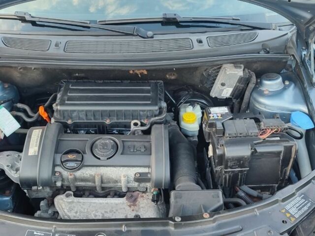Синій Шкода Фабія, об'ємом двигуна 1.4 л та пробігом 245 тис. км за 5600 $, фото 15 на Automoto.ua