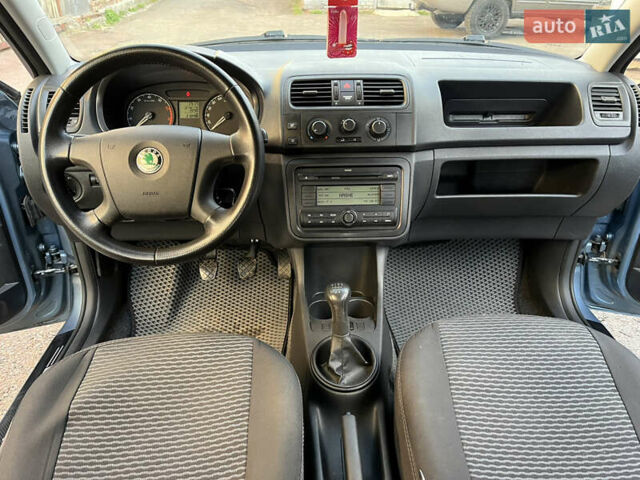 Синій Шкода Фабія, об'ємом двигуна 1.39 л та пробігом 210 тис. км за 3900 $, фото 13 на Automoto.ua