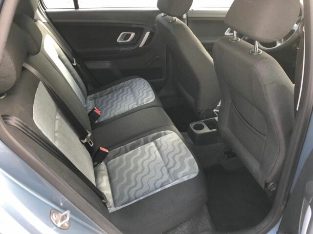 Синий Шкода Фабия, объемом двигателя 1.4 л и пробегом 220 тыс. км за 4999 $, фото 7 на Automoto.ua