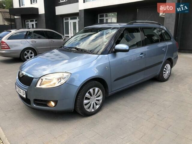 Синий Шкода Фабия, объемом двигателя 1.39 л и пробегом 243 тыс. км за 5750 $, фото 1 на Automoto.ua