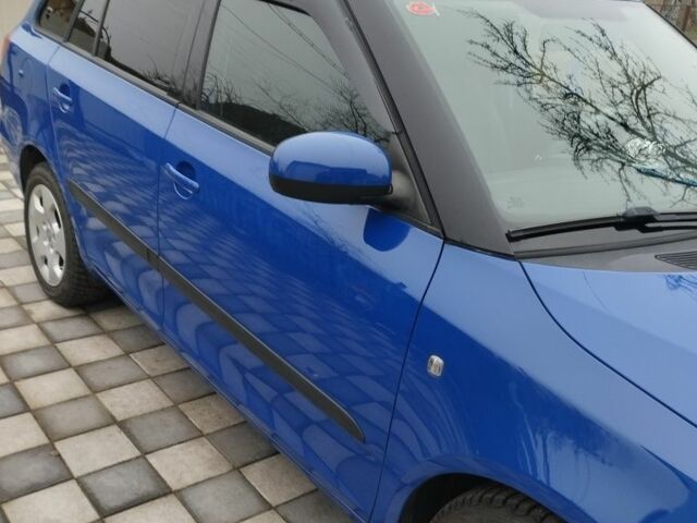 Синий Шкода Фабия, объемом двигателя 1.6 л и пробегом 355 тыс. км за 7500 $, фото 2 на Automoto.ua