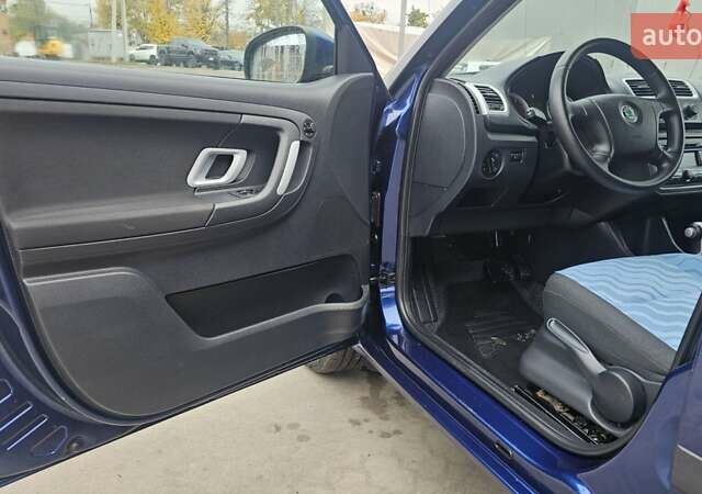 Синий Шкода Фабия, объемом двигателя 1.6 л и пробегом 207 тыс. км за 6500 $, фото 10 на Automoto.ua