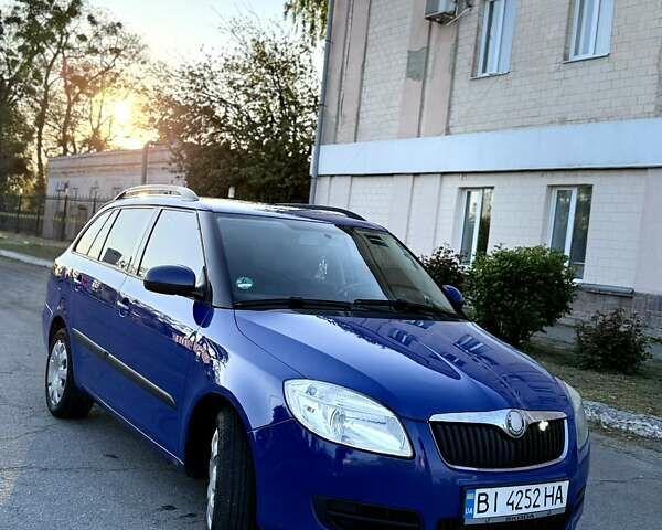 Синий Шкода Фабия, объемом двигателя 1.6 л и пробегом 343 тыс. км за 5000 $, фото 1 на Automoto.ua