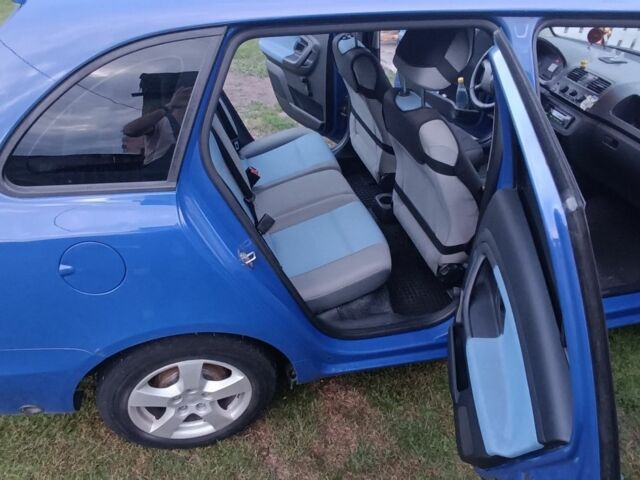 Синий Шкода Фабия, объемом двигателя 0 л и пробегом 240 тыс. км за 4199 $, фото 3 на Automoto.ua