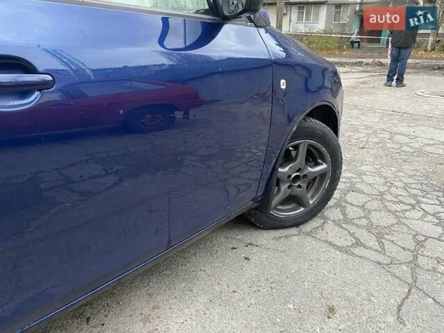 Синий Шкода Фабия, объемом двигателя 1.4 л и пробегом 247 тыс. км за 4200 $, фото 1 на Automoto.ua