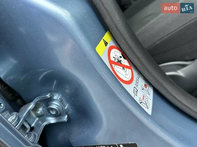 Синий Шкода Фабия, объемом двигателя 1.4 л и пробегом 245 тыс. км за 6299 $, фото 86 на Automoto.ua