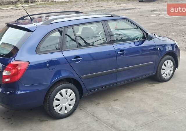 Синий Шкода Фабия, объемом двигателя 1.6 л и пробегом 207 тыс. км за 6500 $, фото 1 на Automoto.ua