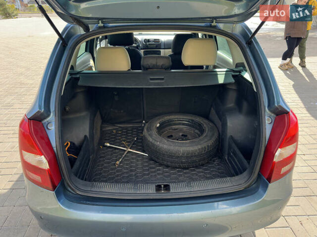Синий Шкода Фабия, объемом двигателя 1.2 л и пробегом 265 тыс. км за 4000 $, фото 5 на Automoto.ua