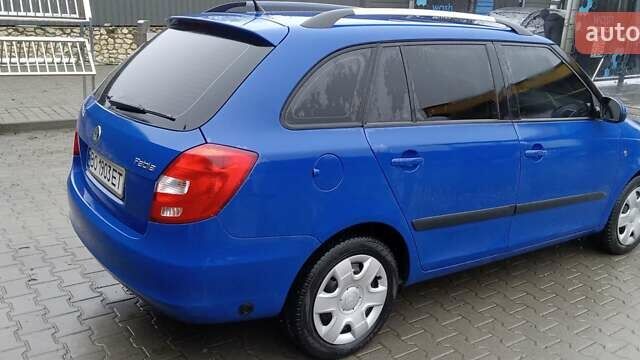 Синий Шкода Фабия, объемом двигателя 1.6 л и пробегом 268 тыс. км за 5300 $, фото 3 на Automoto.ua