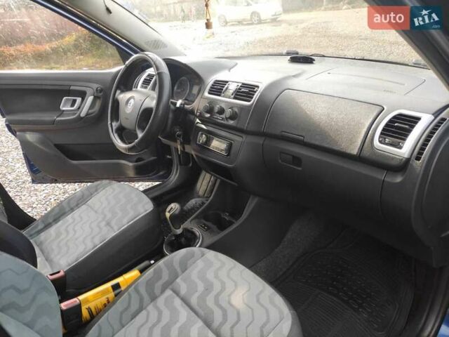 Синий Шкода Фабия, объемом двигателя 1.4 л и пробегом 219 тыс. км за 4449 $, фото 9 на Automoto.ua