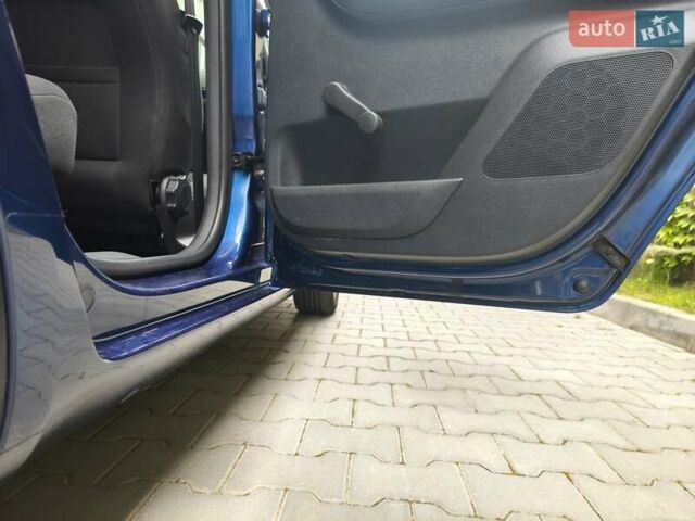 Синий Шкода Фабия, объемом двигателя 1.6 л и пробегом 243 тыс. км за 6400 $, фото 70 на Automoto.ua