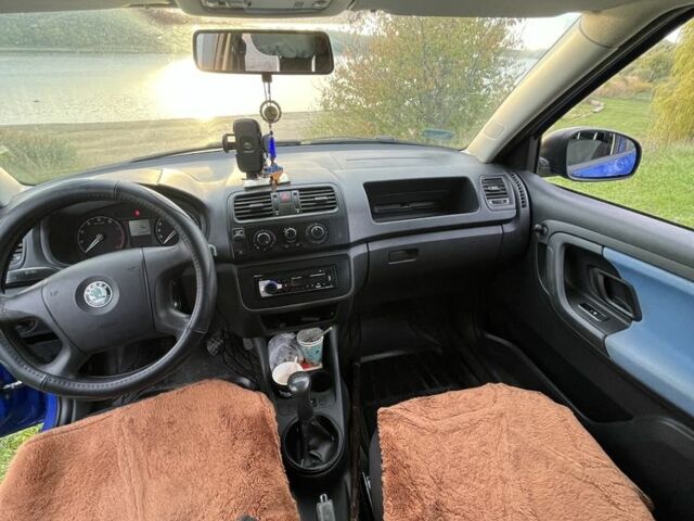 Синий Шкода Фабия, объемом двигателя 1.2 л и пробегом 250 тыс. км за 3700 $, фото 6 на Automoto.ua