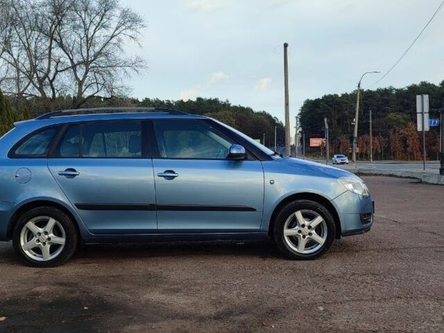 Синій Шкода Фабія, об'ємом двигуна 1.4 л та пробігом 245 тис. км за 5600 $, фото 3 на Automoto.ua